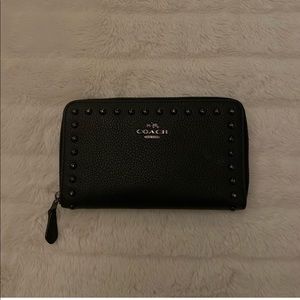 black coach zipper wallet